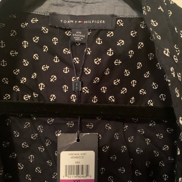 Tommy Hilfiger Button up top NWT - Picture 2 of 3